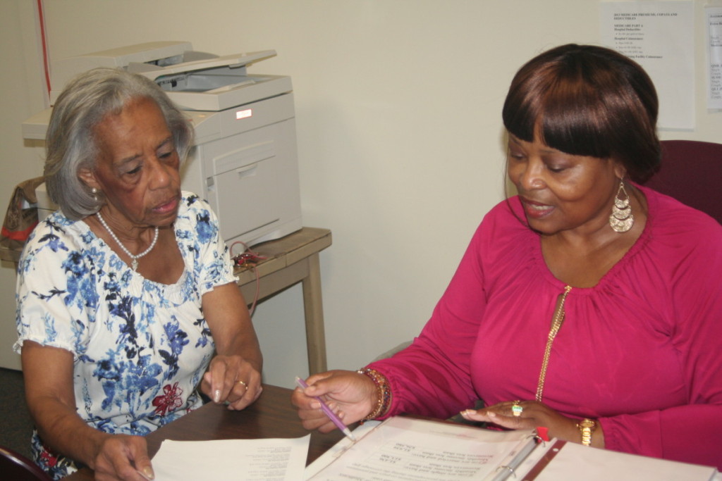 APPRISE counselor speaking with an older woman about health insurance