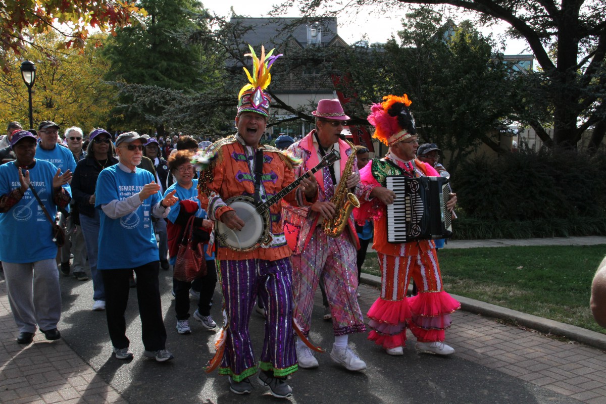 Mummers and Senior Strut attendees