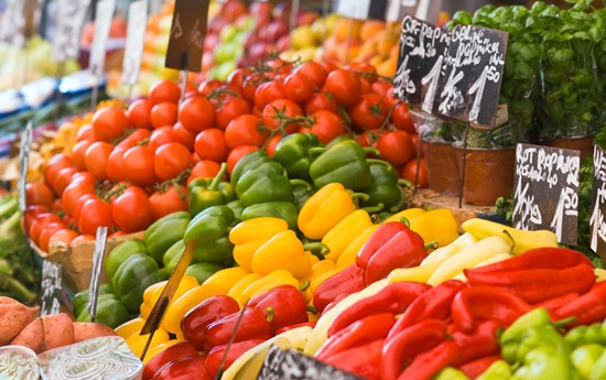 Farmers' markets offer just-picked produce. (iStock)